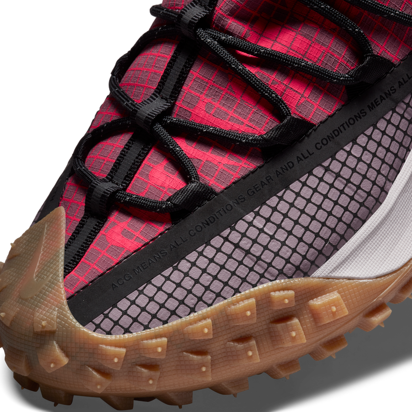 NIKE ACG MOUNTAIN FLY LOW SHOES